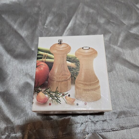 Olde Thompson Salt Shaker Pepper Mill Light Wood In Box - Picture 3 of 3